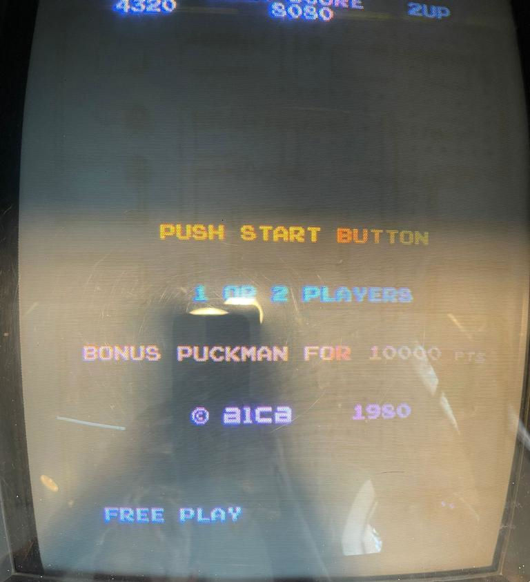 Pantalla de inicio de Puckman con la marca Alca. Imagen: Museo del Videojuego Arcade Vintage.