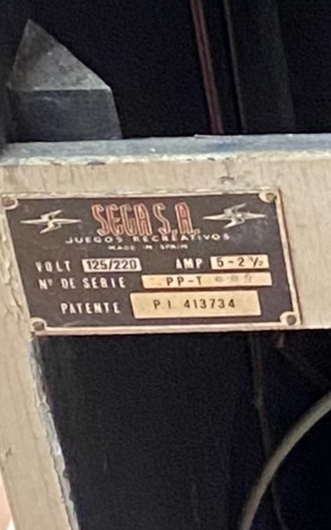 El número patente 413734 es visible en la parte posterior de la máquina de Segasa. Imagen: Oscar Sánchez (Mallorca-Arcade).