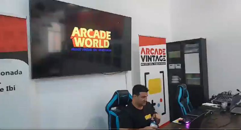 Pablo Rops presentó el proyecto Arcade World en el Museo del Videojuego Arcade Vintage. Imagen: Museo Arcade Vintage.