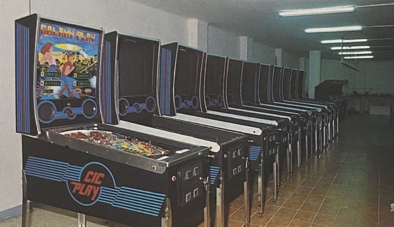 Instalaciones de CIC Play en 1985, con los prototipos aun en desarrollo del pinball Galaxy Play. Fotografía cedida por Jose María Arribas.